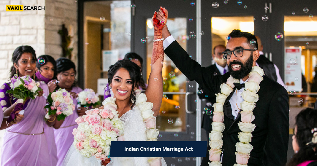 Mumbai Wedding | Church Wedding | Real Wedding Inspiration & Ideas from  Lincy & Joby Wedding | Real Weddings | Wedding Blog