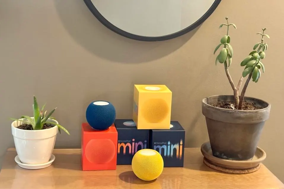 Apple Launches HomePod Mini in New Midnight Color